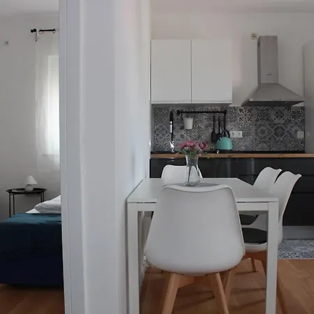 Luce Apartment *