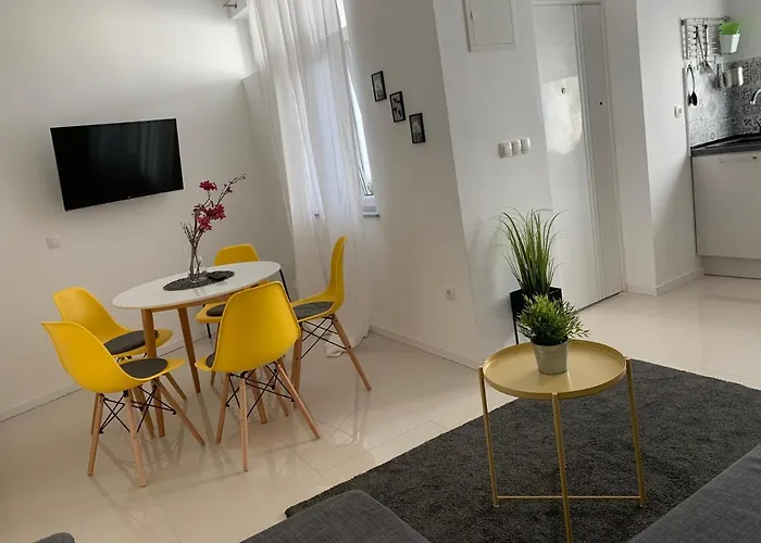 Luce דירה טרוגיר